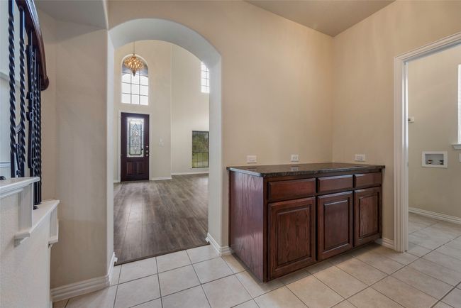 Additional workspace adjacent to the laundry room | Image 25