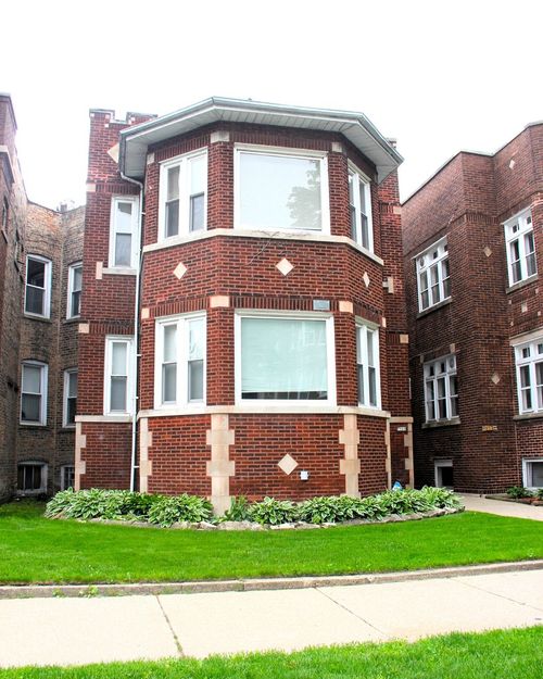 7813 S East End Ave, Chicago, IL, 60649-4909 | Card Image