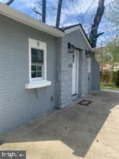 5215 Marlboro Pike, CAPITOL HEIGHTS, MD, 20743-5482 | Card Image