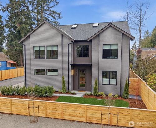 10733 17th Avenue Ne, Seattle, WA, 98125 | Card Image