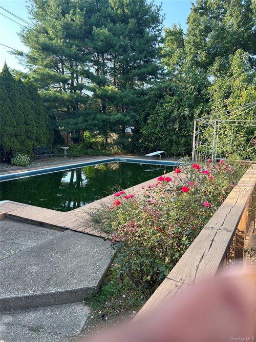 22 Salisbury Dr S, East Northport, NY, 11731-1712 | Card Image