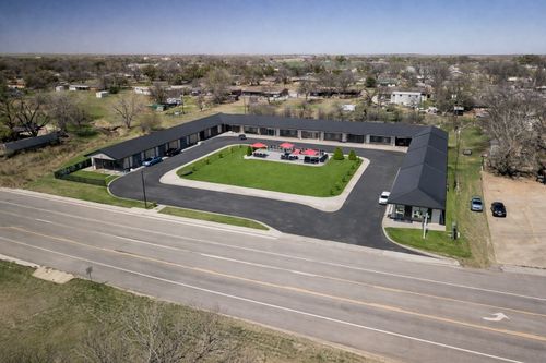 904 W California St, Seymour, TX, 76380-1547 | Card Image