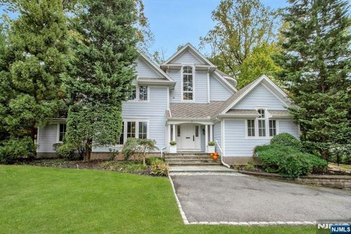 5 Leslie Pl, Tenafly, NJ, 07670-2224 | Card Image
