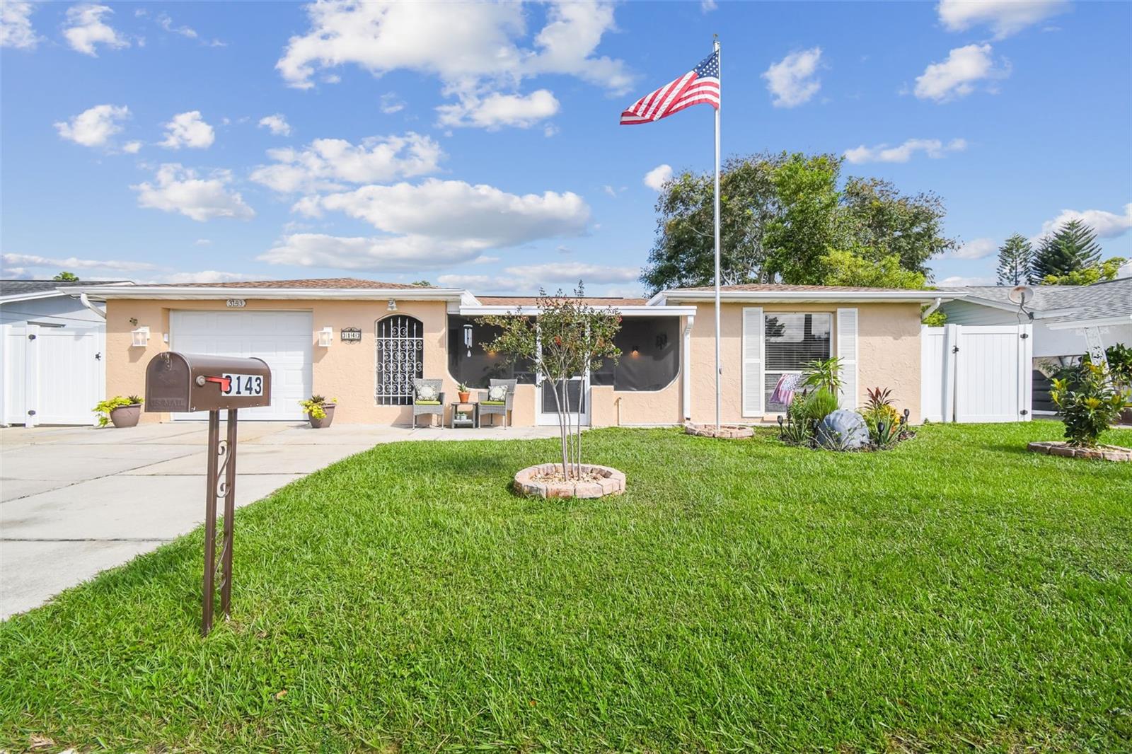 3143 Salisbury Drive, For Sale in HOLIDAY Zoocasa