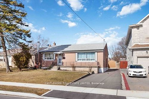 6939 Justine Dr, Mississauga, ON, L4T1M4 | Card Image