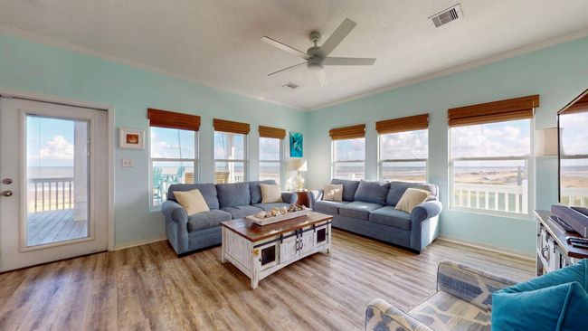 1822 Redfish Ln, House other with 5 bedrooms, 3 bathrooms and 2 parking in Crystal Beach TX | Image 8
