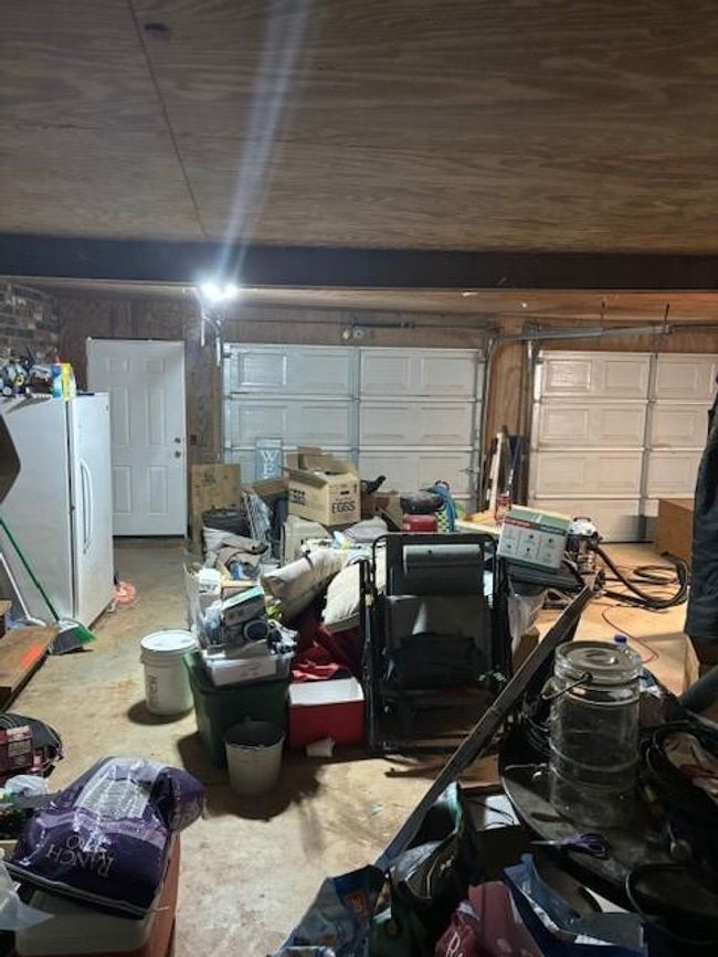 2 car garage | Image 40