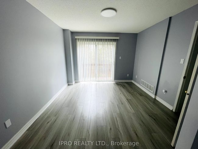 84 Bernard Ave, House attached with 3 bedrooms, 3 bathrooms and 1 parking in Brampton ON | Image 4