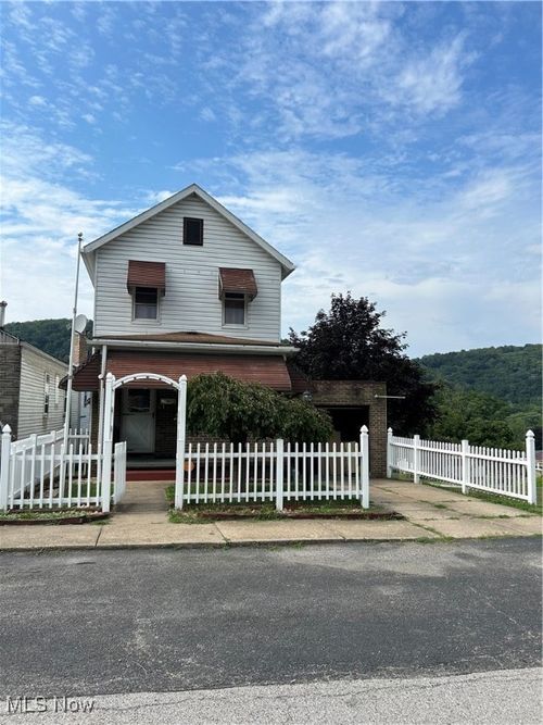 202 Grant St, Newell, WV, 26050-1251 | Card Image