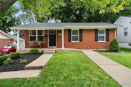 9533 Port Dr, Saint Louis, MO, 63123-6529 | Card Image