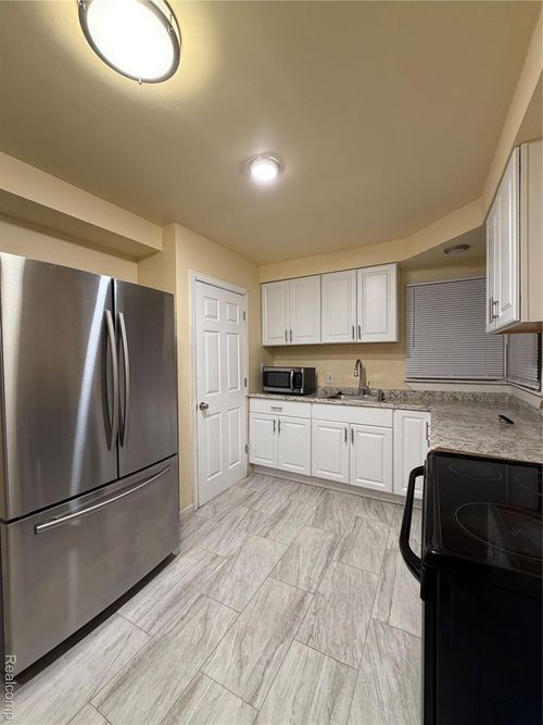 776 John Daly St, Inkster, MI, 48141-1302 | Card Image