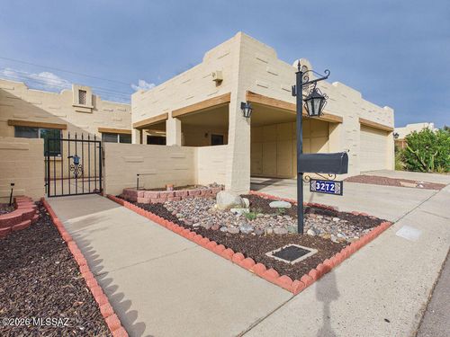 3272 W Moondance Way, Tucson, AZ, 85741-1249 | Card Image