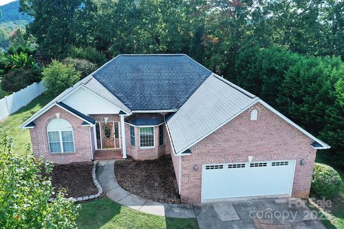 1375 Sweetbriar Ln, Hickory, NC, 28602-8967 | Card Image
