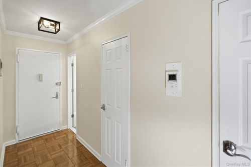 apt-1b-25 Chapel Pl, Great Neck, NY, 11021-1405 | Card Image