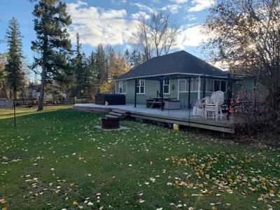 445 Ash Ave, House detached with 2 bedrooms, 1 bathrooms and 2 parking in Winnipeg Beach MB | Image 2