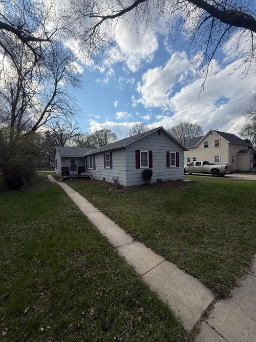 1416 7th St Sw, Willmar, MN, 56201-4021 | Card Image