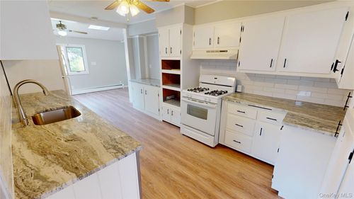 18 Meadow Ave, Suffern, NY, 10901-5927 | Card Image