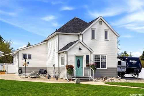 807 Woodward Ave, Indian Head, SK, S0G2K0 | Card Image