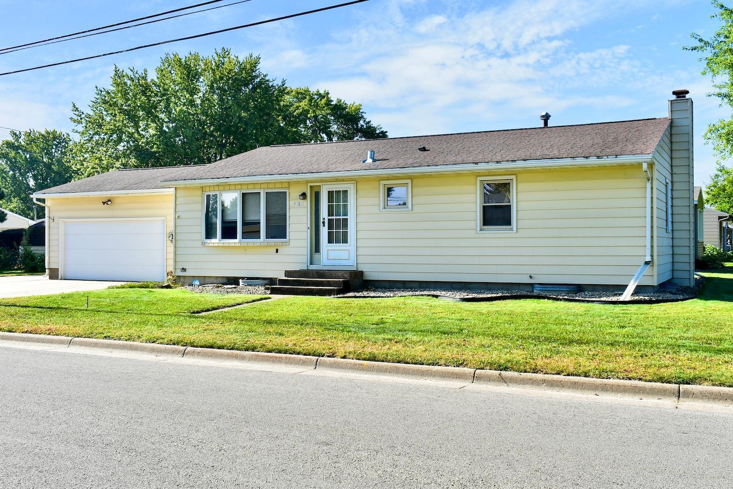 8th St, Winona, MN 55987