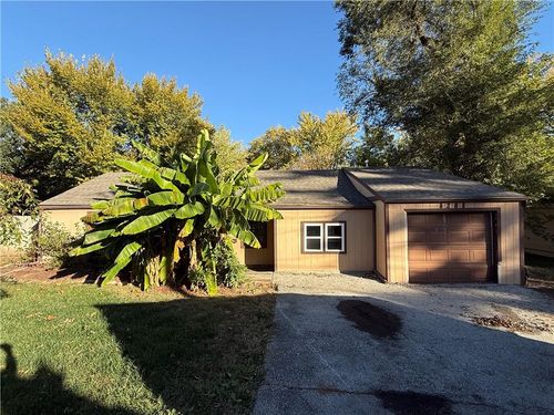 8208 W 81st St, Overland Park, KS, 66204-3407 | Card Image