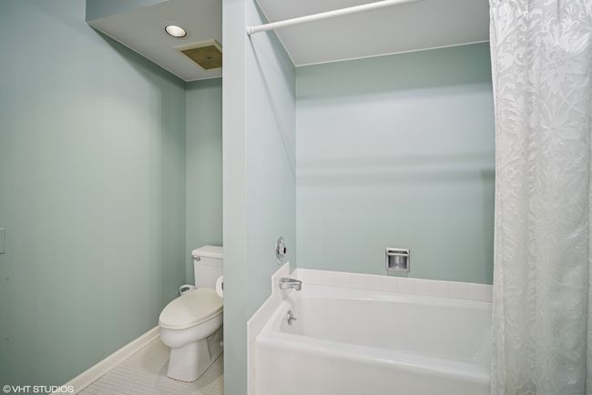 APT-512 - 1771 Mission Hills Rd, Condo with 2 bedrooms, 2 bathrooms and 1 parking in Northbrook IL | Image 21