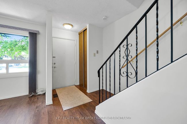 165 Limeridge Rd W, Condo with 2 bedrooms, 1 bathrooms and 1 parking in Hamilton ON | Image 9
