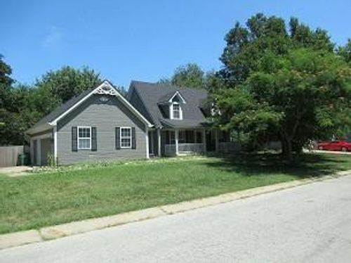 802 S Morgan Dr, Peculiar, MO, 64078-8410 | Card Image