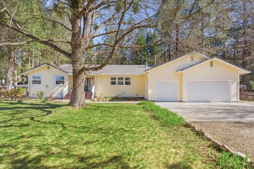 833 Remour Ln, Mount Shasta, CA, 96067-9471 | Card Image