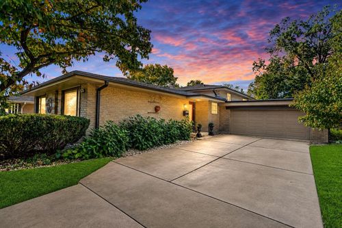 9120 S Karlov Ave, Oak Lawn, IL, 60453-1913 | Card Image