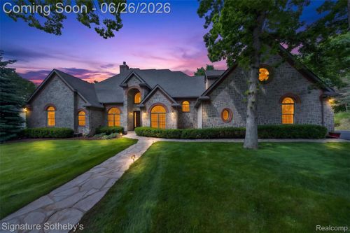 900 Hill Hollow Ln, Milford, MI, 48381-4726 | Card Image