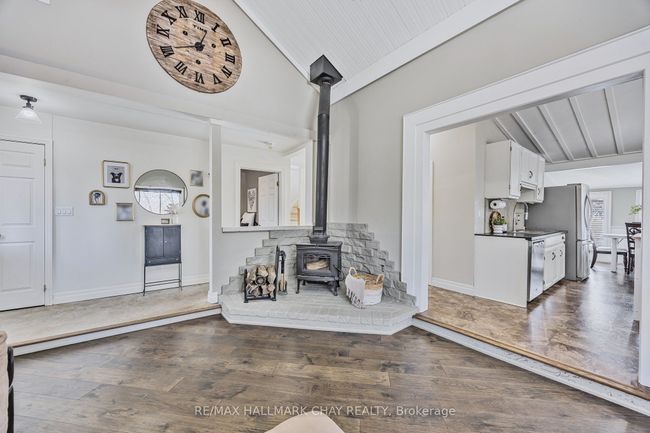 7913 Main St, House other with 3 bedrooms, 2 bathrooms and 4 parking in Adjala Tosorontio ON | Image 6