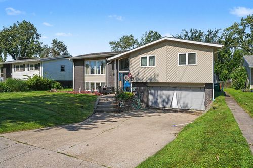 9328 Chestnut Ln, Munster, IN, 46321 | Card Image