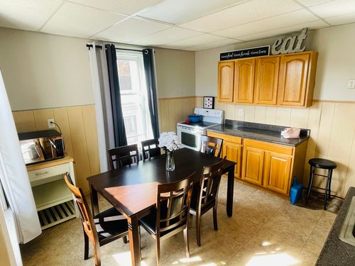 2-192 Beech St, Holyoke, MA, 01040-4055 | Card Image