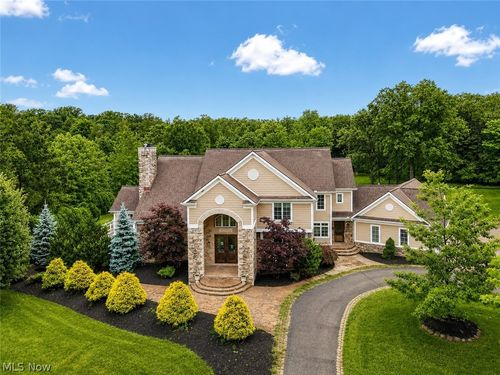 331 Timberidge Trl, Gates Mills, OH, 44040-9319 | Card Image