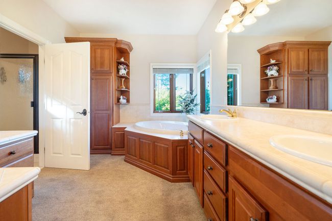 Large Primary Bathroom | Image 20