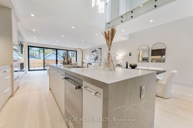 37 Kenilworth Ave, House other with 4 bedrooms, 6 bathrooms and 1 parking in Toronto ON | Image 24