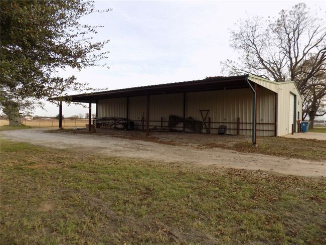 Covered Storage Area on Back Side | Image 28