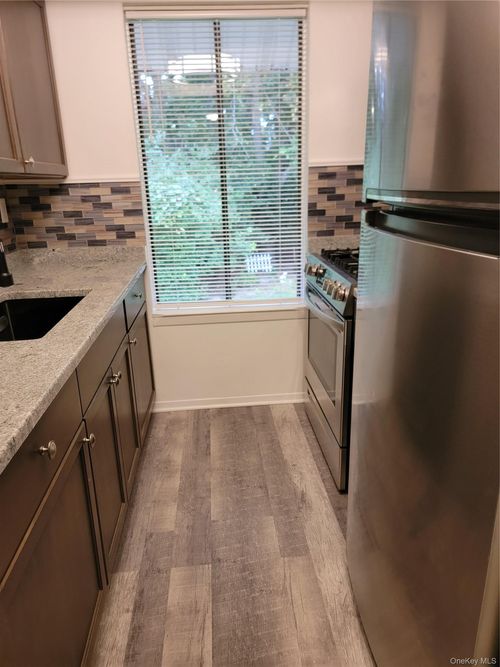 10-10 Houston Ct, Coram, NY, 11727-1510 | Card Image