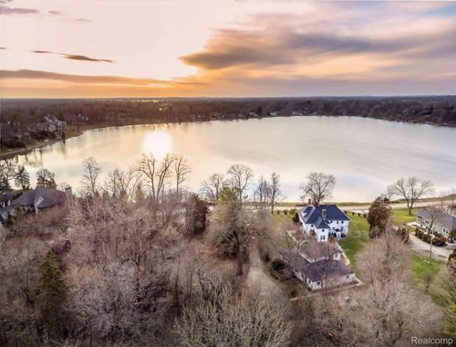 2171 Klingensmith Rd, Bloomfield Hills, MI, 48302-0234 | Card Image