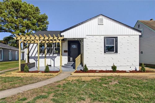 2711 Evergreen Pl, Portsmouth, VA, 23704-6317 | Card Image