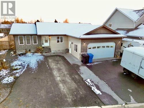 5611 52 Street Close, Eckville, AB, T0M | Card Image