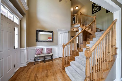 520 Meadowwood Ln, Oswego, IL, 60543-7575 | Card Image