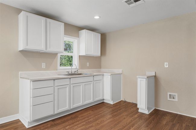 700 N Gresham St, House other with 3 bedrooms, 1 bathrooms and null parking in Marlin TX | Image 6