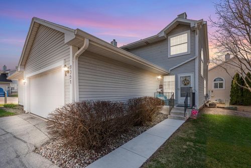 8351 S 76th Street, Franklin, WI, 53132 | Card Image