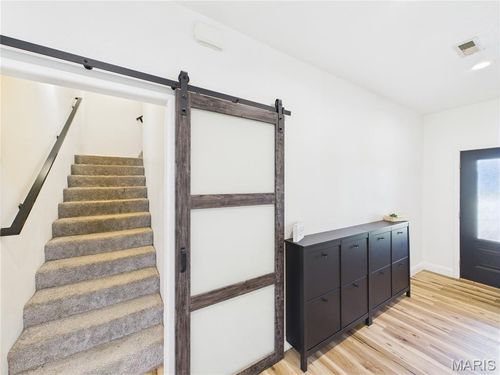 224 Sweet Valley Cir, Crocker, MO, 65452-8288 | Card Image