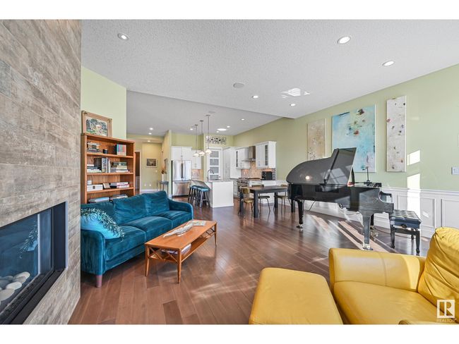7570 May Common Nw, Home with 3 bedrooms, 3 bathrooms and 3 parking in Edmonton AB | Image 8