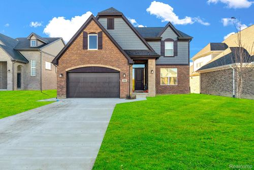 4075 Blossom Dr, Sterling Heights, MI, 48314-4237 | Card Image