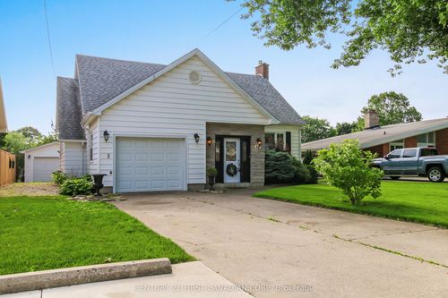 26 Grand Ave, Wallaceburg, ON, N8A4J9 | Card Image