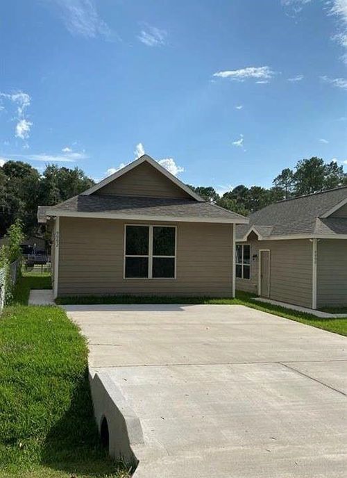 9992 Calendar St, Willis, TX, 77318-7236 | Card Image