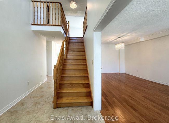 11 Kirkvalley Cres, House other with 3 bedrooms, 3 bathrooms and 1 parking in Aurora ON | Image 5